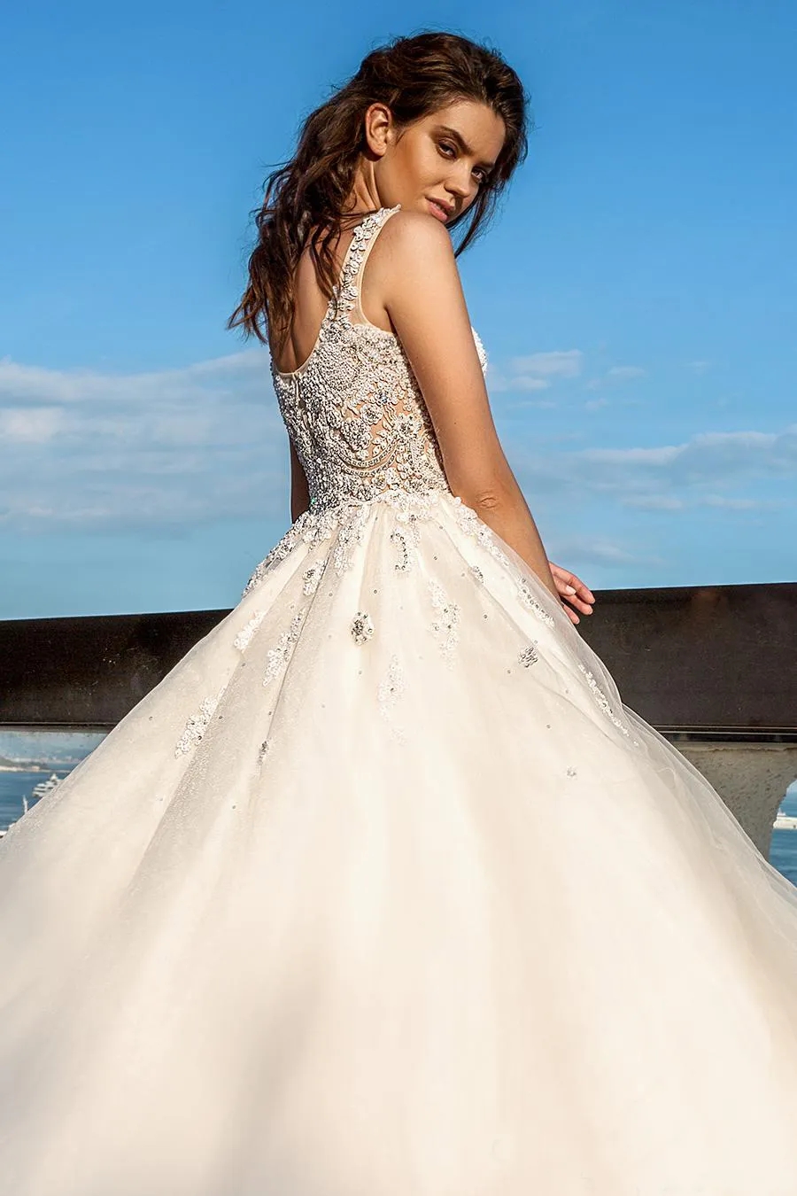 Dresses Elegant Square ALine Wedding Dresses Luxury Arabic Crystal Backless Sleeveless Garden Bridal Gowns Plus Size Custom Made Vestidos