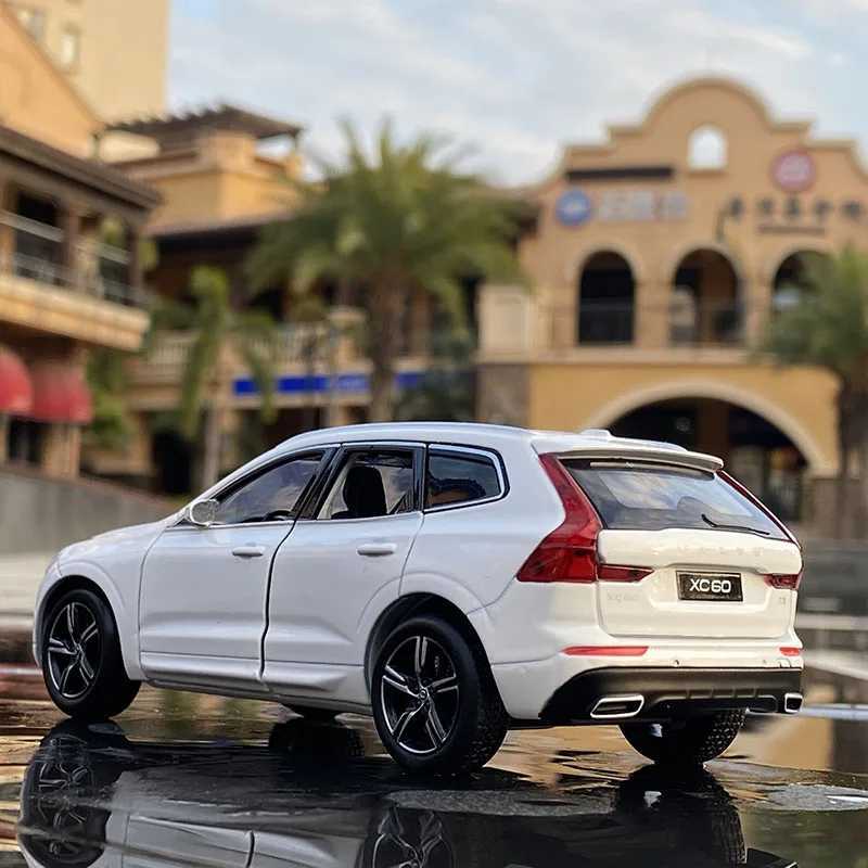 Diecast Model Cars 1 32 Volvos XC60 SUV Alloy Car Model Diecasts Metal Toy Vehicles Car Model Simulation Sound Light Collection Childrens Toys Gift