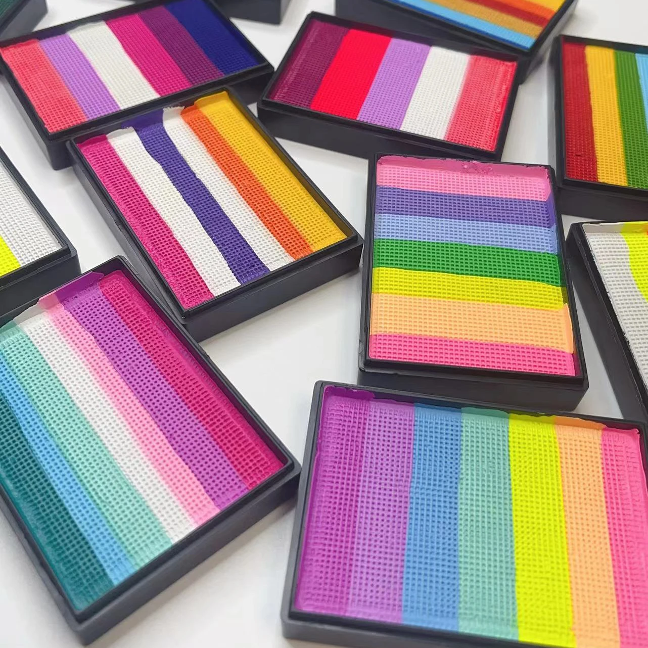 b g Rainbow Split Cake Wholesale Pastel Water Activated Eyeliner Face Painting Body Art Paint Holiday Make Up free sponge