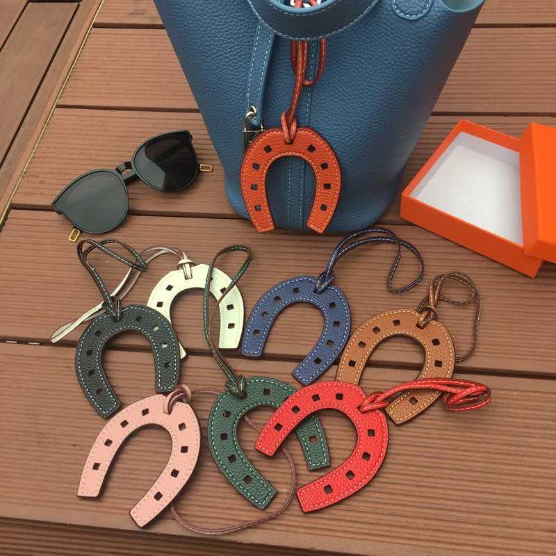 Keychains Lanyards 2022 INS Fashion PU Leather Horseshoe Cover Horseshoe Bag Pendant Womens Handbag Accessories Womens Bag Charm Decoration Gift z250526