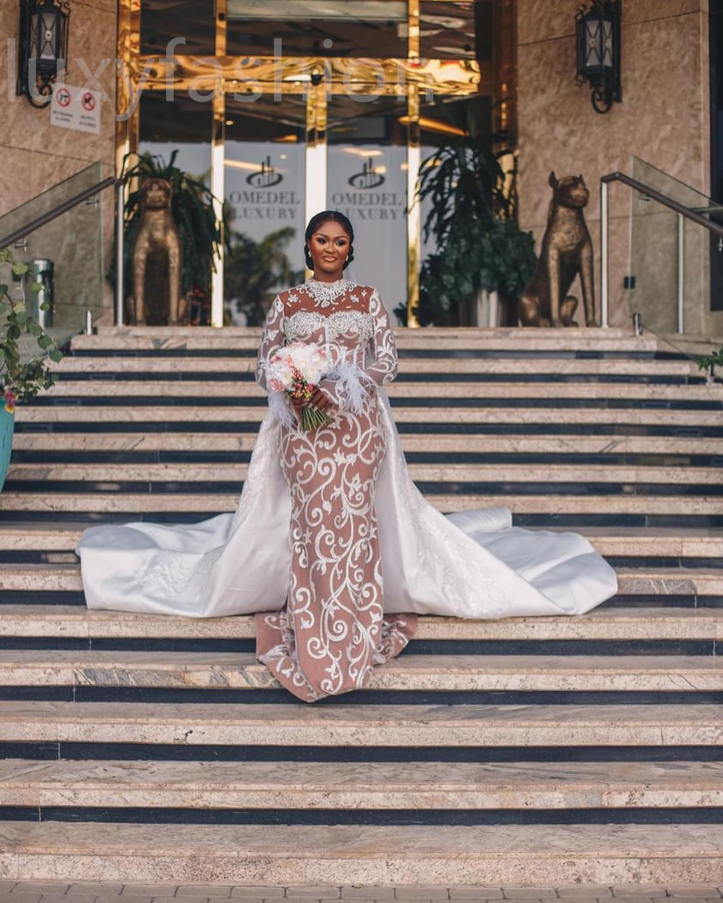 Aso Ebi 2024 Ivory Illusion Mermaid Wedding Dresses Lace Beaded Crystals Detachable Train Bridal Gowns Dress LF044