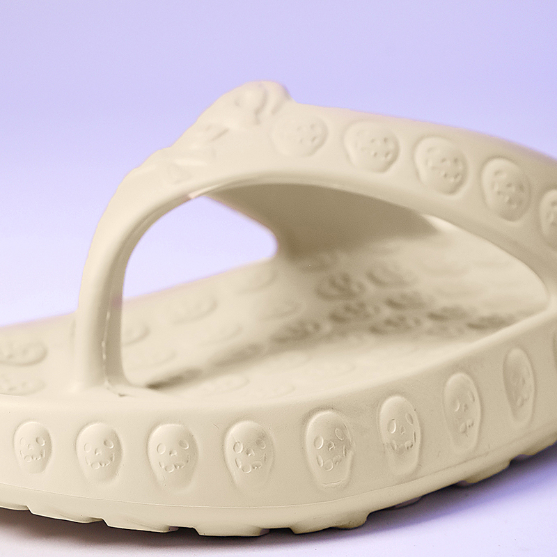 Fashion Personalized Skull Design Men Slippers Flip Flops Outdoor Beach Sandals Slides Thick Soft Bottom Non-slip Men Slippers