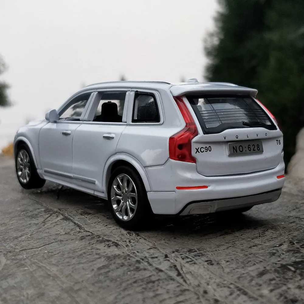 Diecast Model Cars 1 32 VOLVOs XC90 SUV Alloy Car Model Diecast Toy Metal Vehicles Car Model Collection Simulation Sound and Light Childrens Gift