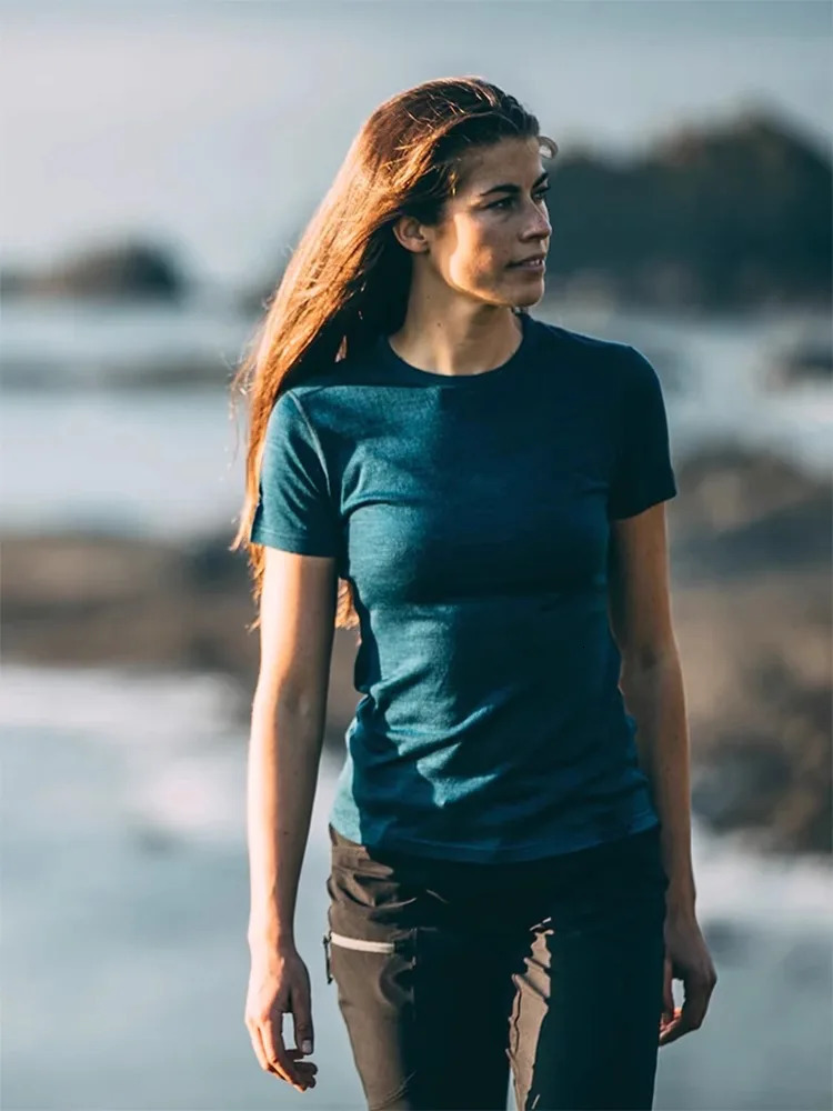 Summer solid color outdoor Merino wool quickdrying Womens sports Mountaineering Hiking sweat shortsleeved Tshirt 240523