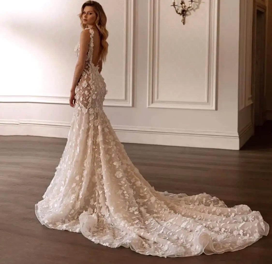 Amazing 3D Flowers lace Mermaid Wedding Dresses Sexy Open Back Spaghetti Straps Sweep Train Bridal Gowns For Western Garden Church Robes de mariage BC