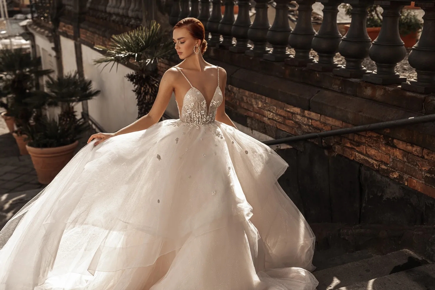 A Katherine Joyce Line Wedding Dresses Bridal Gowns Plus Size Backless Crystal Applique Beads Spaghetti Neck Vestios De Novia Applique