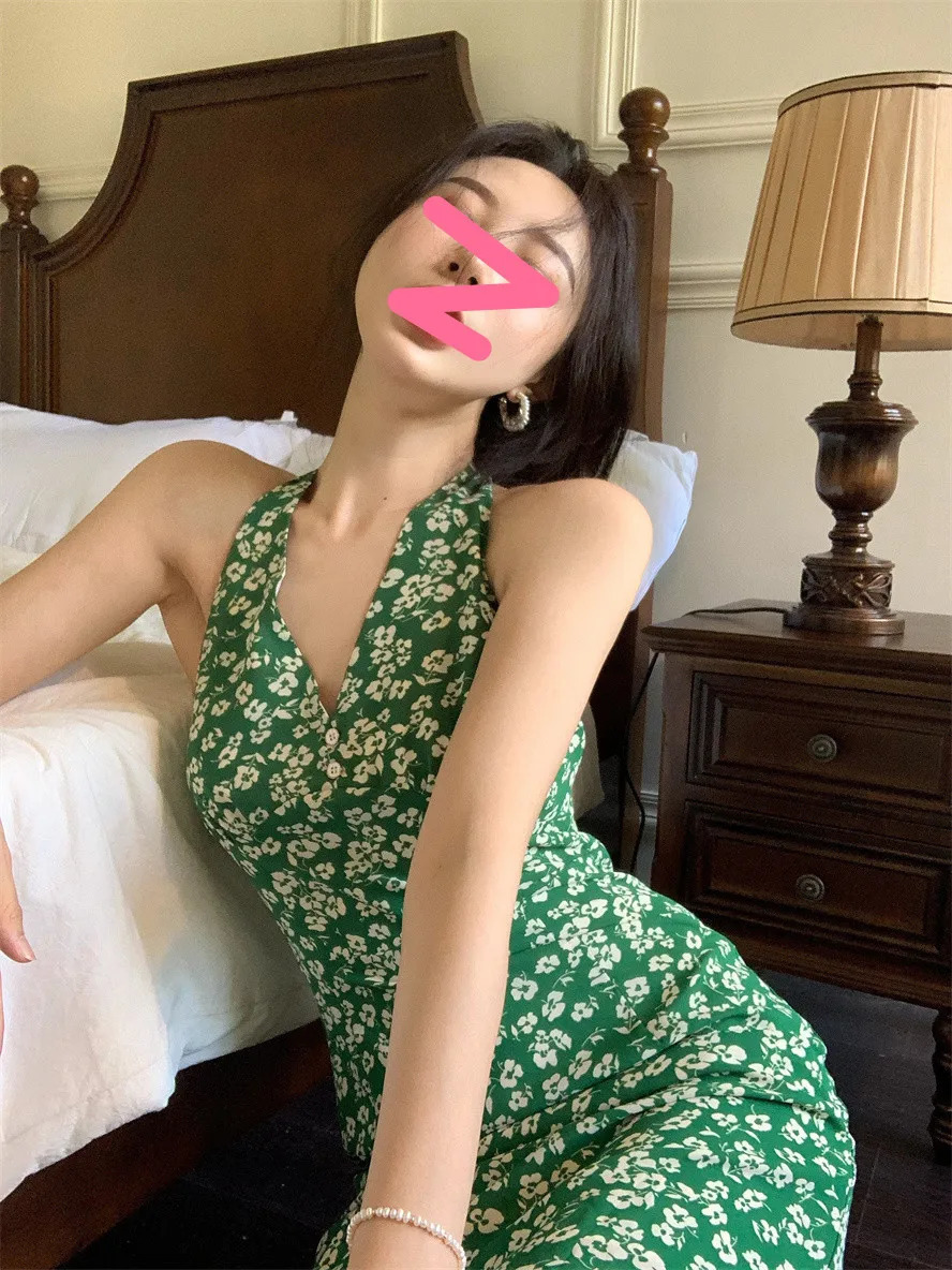 Summer Hong Kong Winds Sexy Vintage Female Summer V-neck Halter Floral A-line Skirt Wrap Buttocks Appear Thin Slip Dress 240518