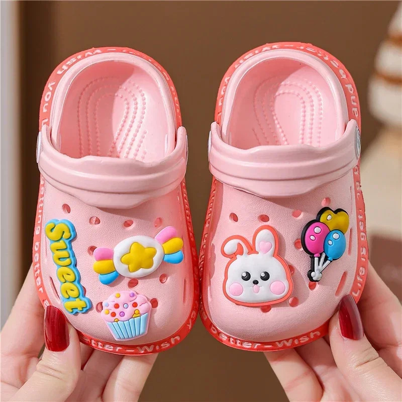 Childrens Sandals and Slippers Cartoon Soft Sole Anti Slip Childrens Shoes Girls Indoor Home Shoes Boys Sandals Kids Shoes 240507