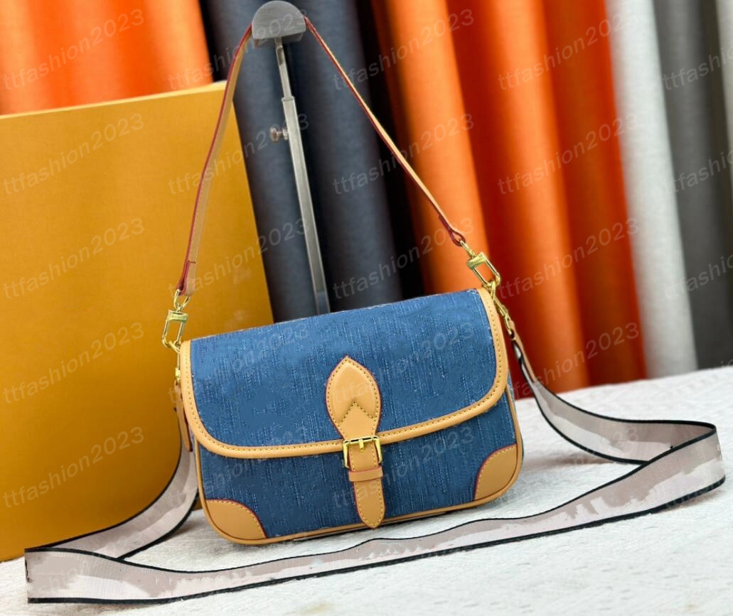 Designer bag Fashion Luxury Crossbody bag Women Wide shoulder strap DIane baguette underarm bag Denim Shoulder bag letter tote M handbags 45985 saddle bags