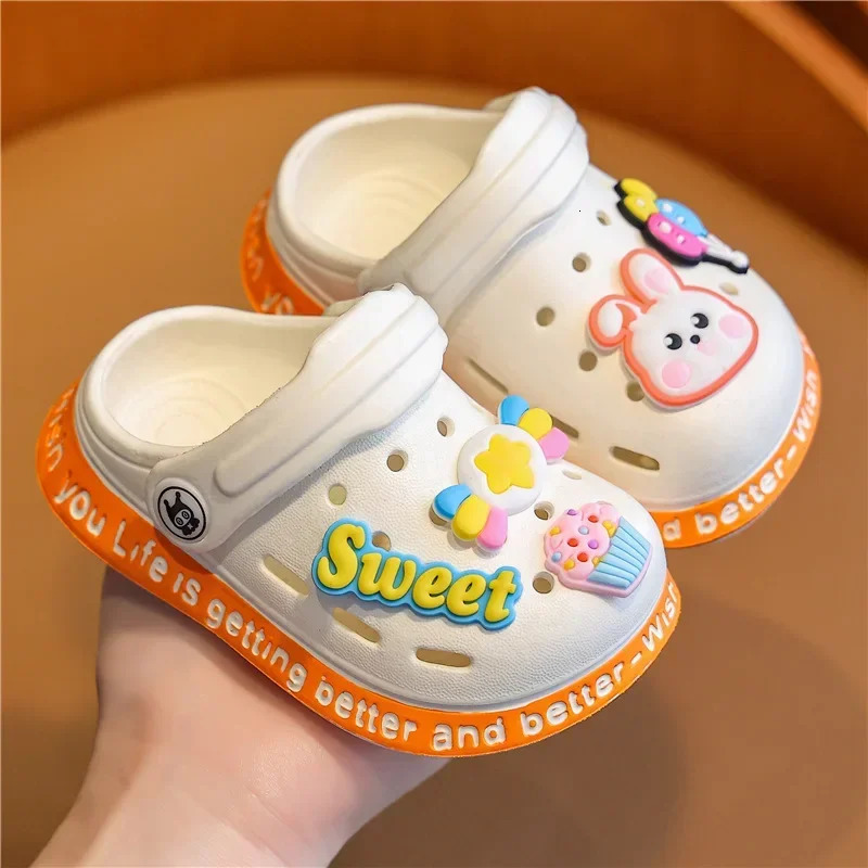 Childrens Sandals and Slippers Cartoon Soft Sole Anti Slip Childrens Shoes Girls Indoor Home Shoes Boys Sandals Kids Shoes 240507