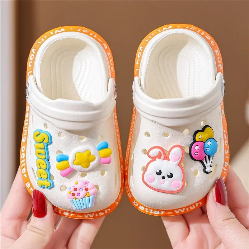 Childrens Sandals and Slippers Cartoon Soft Sole Anti Slip Childrens Shoes Girls Indoor Home Shoes Boys Sandals Kids Shoes 240507