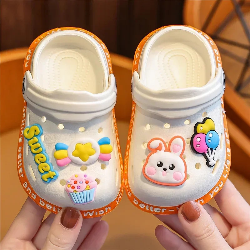 Childrens Sandals and Slippers Cartoon Soft Sole Anti Slip Childrens Shoes Girls Indoor Home Shoes Boys Sandals Kids Shoes 240507