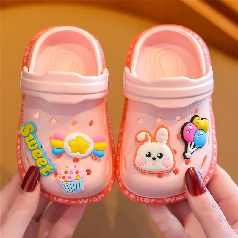Childrens Sandals and Slippers Cartoon Soft Sole Anti Slip Childrens Shoes Girls Indoor Home Shoes Boys Sandals Kids Shoes 240507