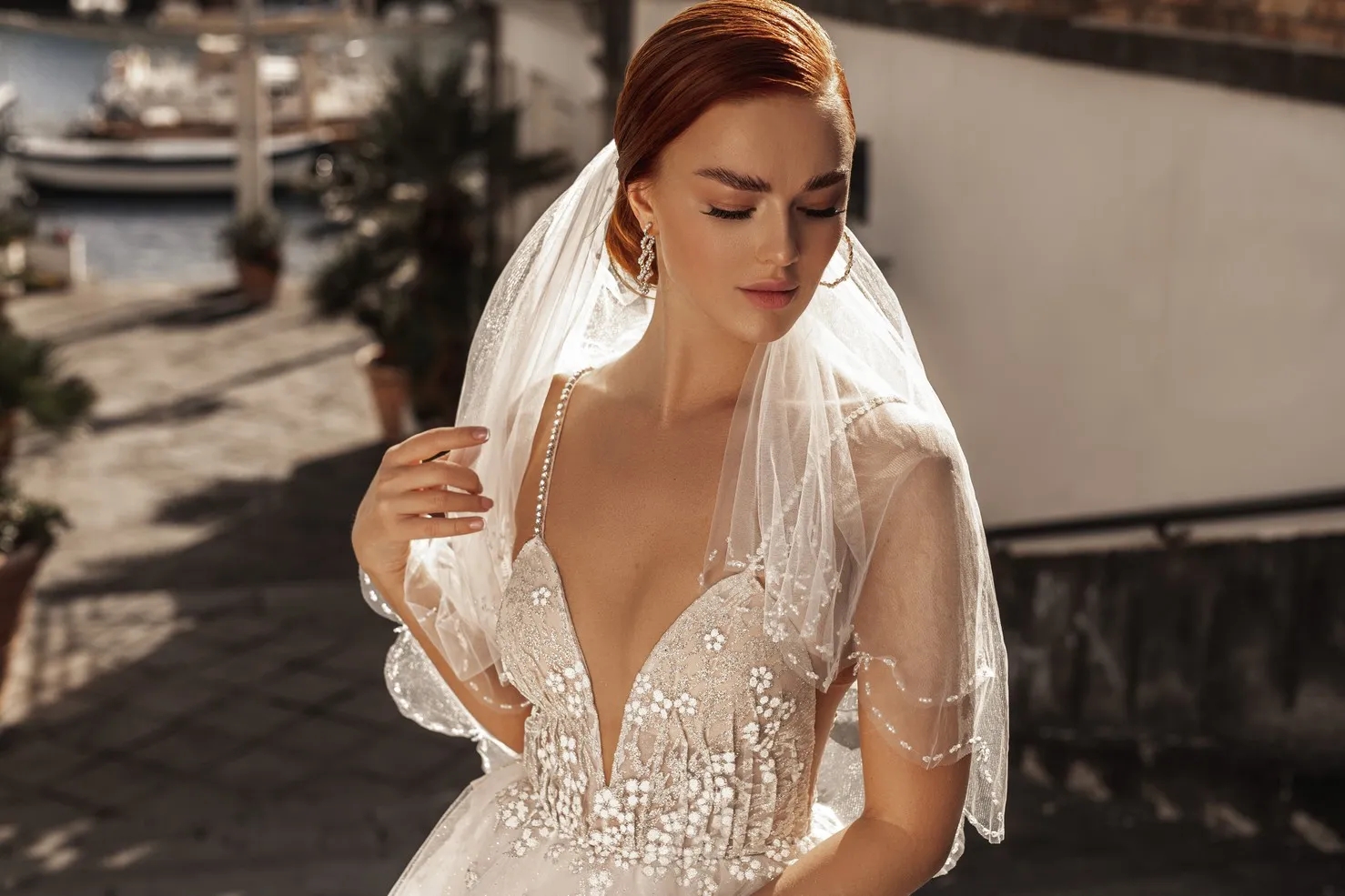 A Katherine Joyce Line Wedding Dresses Bridal Gowns Plus Size Backless Crystal Applique Beads Spaghetti Neck Vestios De Novia Applique