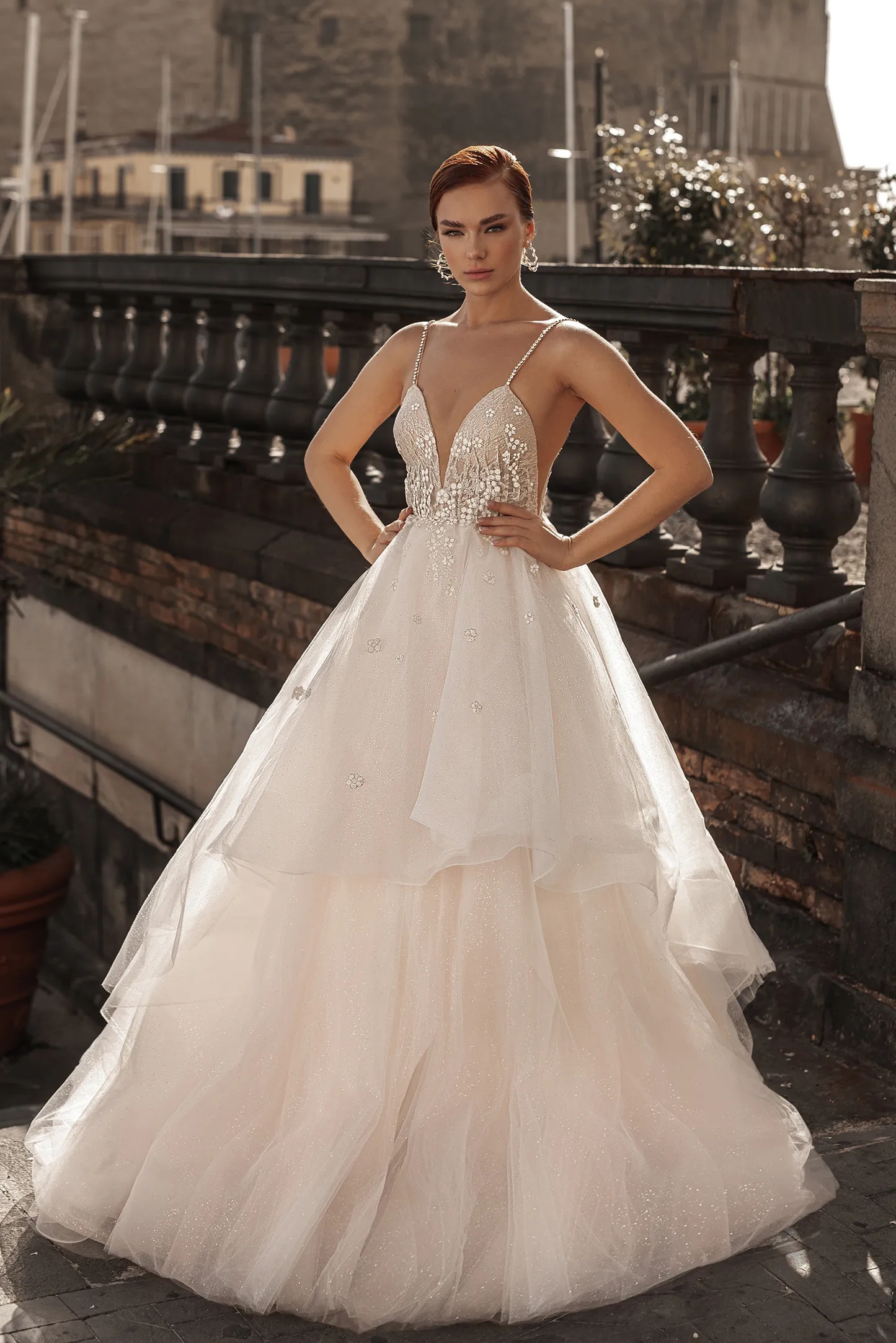 A Katherine Joyce Line Wedding Dresses Bridal Gowns Plus Size Backless Crystal Applique Beads Spaghetti Neck Vestios De Novia Applique