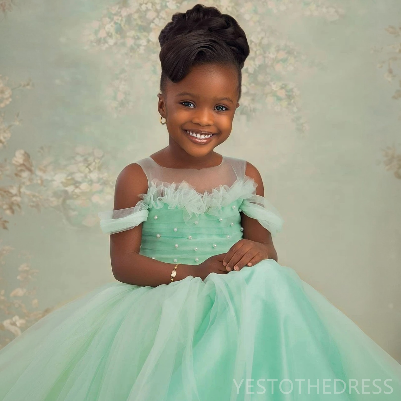 R&W 2024 Light Green wer Girl Dresses Girls Birthday Dress Illusion Sheer Neck Pearls Decorated Pleated Tiered Tulle Queen Princess Ball Gown For Marr
