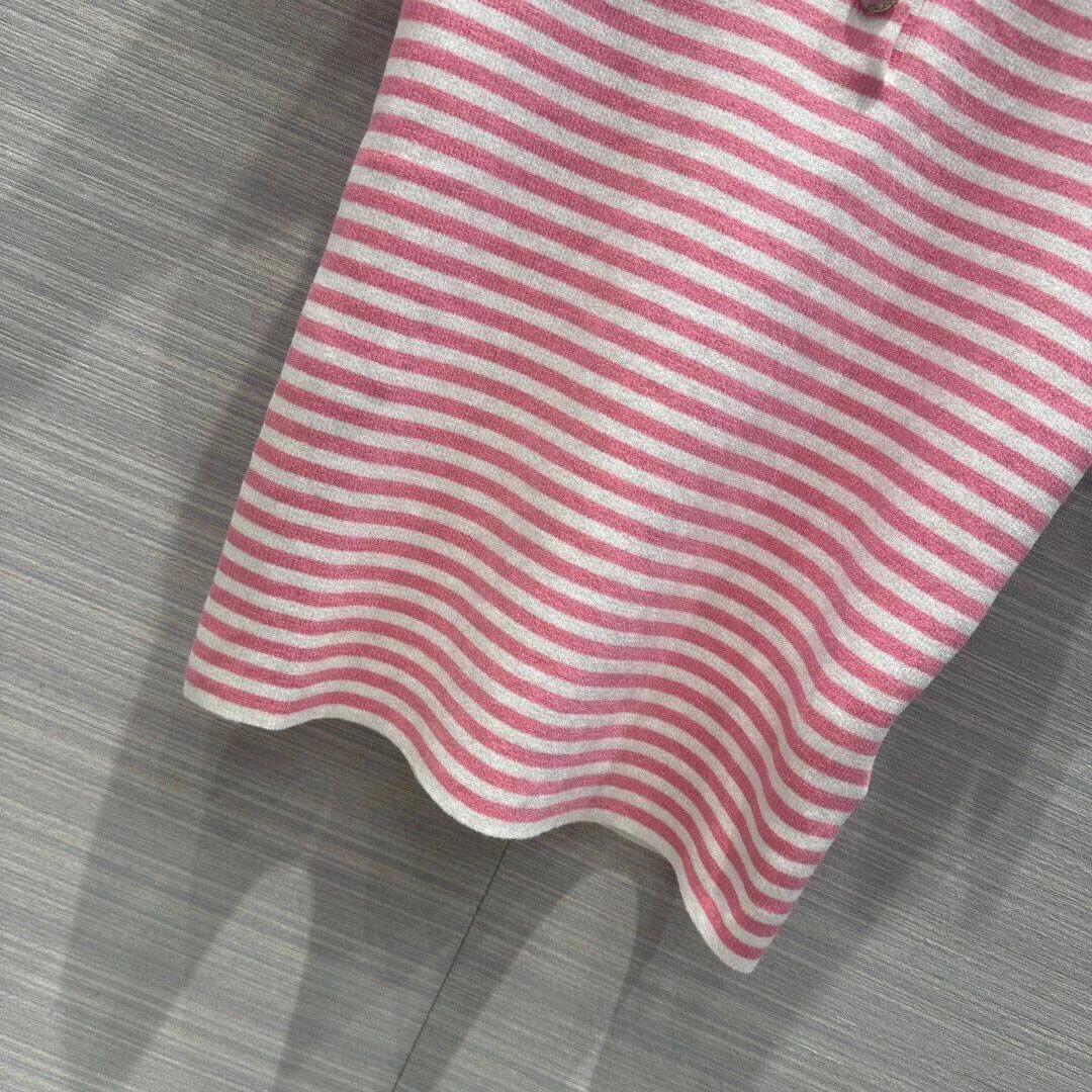 Summer Fashion Pink Stripes Knitted Women Tops Oneck Short Sleeve Gold Buttons Sweet Slim Fit Tshirt 240518