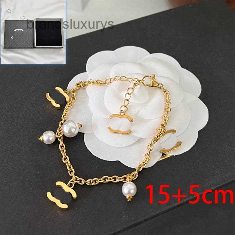 Womens Pearl Gold Plated Chain Designer Brand Charm Fashion Love Jewelry Classic Birthday Wedding Bracelet Gift