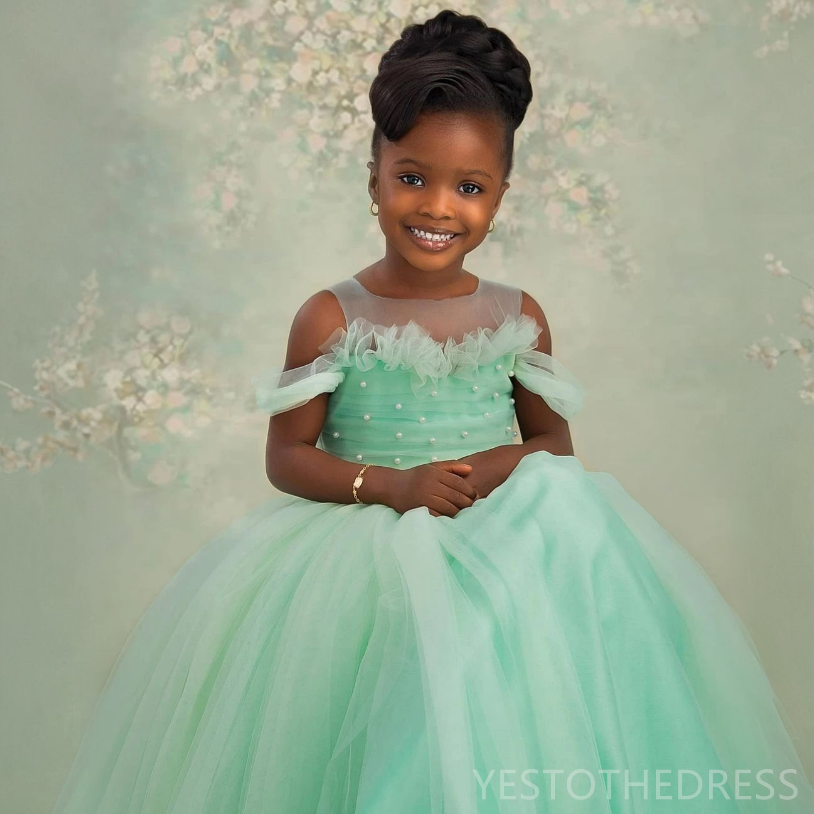R&W 2024 Light Green wer Girl Dresses Girls Birthday Dress Illusion Sheer Neck Pearls Decorated Pleated Tiered Tulle Queen Princess Ball Gown For Marr