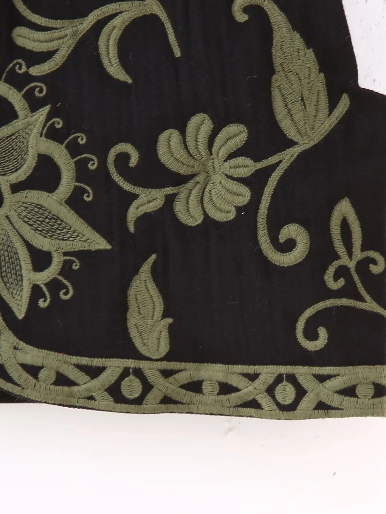 Women Vintage O Neck Flower Embroidery Short Vest Jacket Ladies Sleeveless Casual Cardigan WaistCoat Crop Tops CT5359 240523