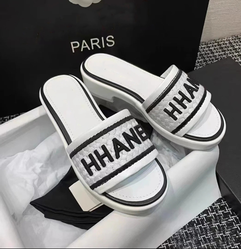 luxury designer women's sandals quilted double-layer jelly style casual women's flat shoes Beach Women Slides Tories thong Channel designer shoes Macaron sandalias c