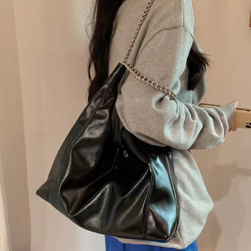 Elegant Designer Tote Bags for Women Fashionable Single Shoulder & Underarm Styles with Chain Straps