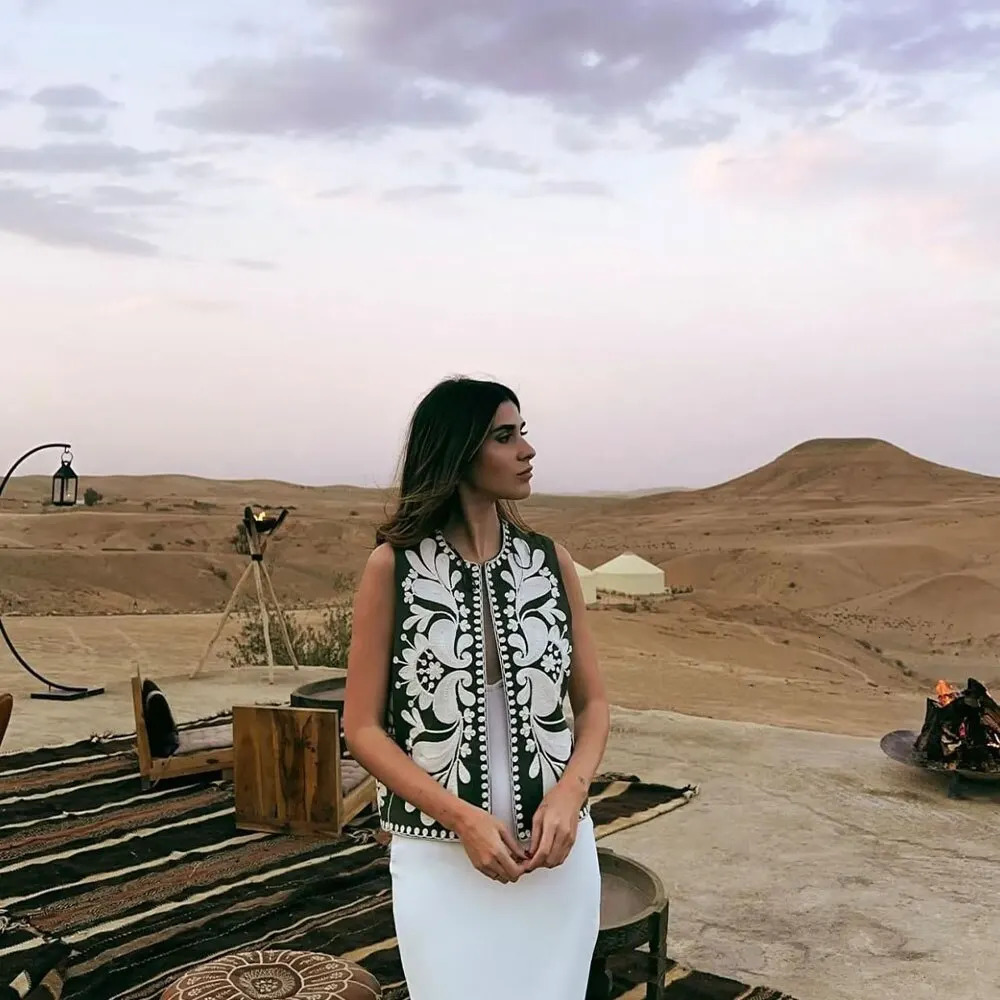 Womens Fashion Piece Pattern Simple and Versatile Embroidered Vest 240523