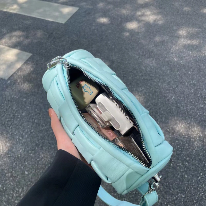 A niche designer bag mini handmade woven cylindrical women's bag with high-quality and versatile single shoulder crossbody bag