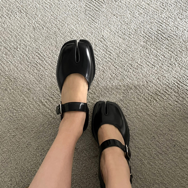 2024 New Design Women Flat Shoes Elegant Female Split Horse Toe Lady Sandals Tabi Female Moccasins Footwear Pig Toe Shoe B111