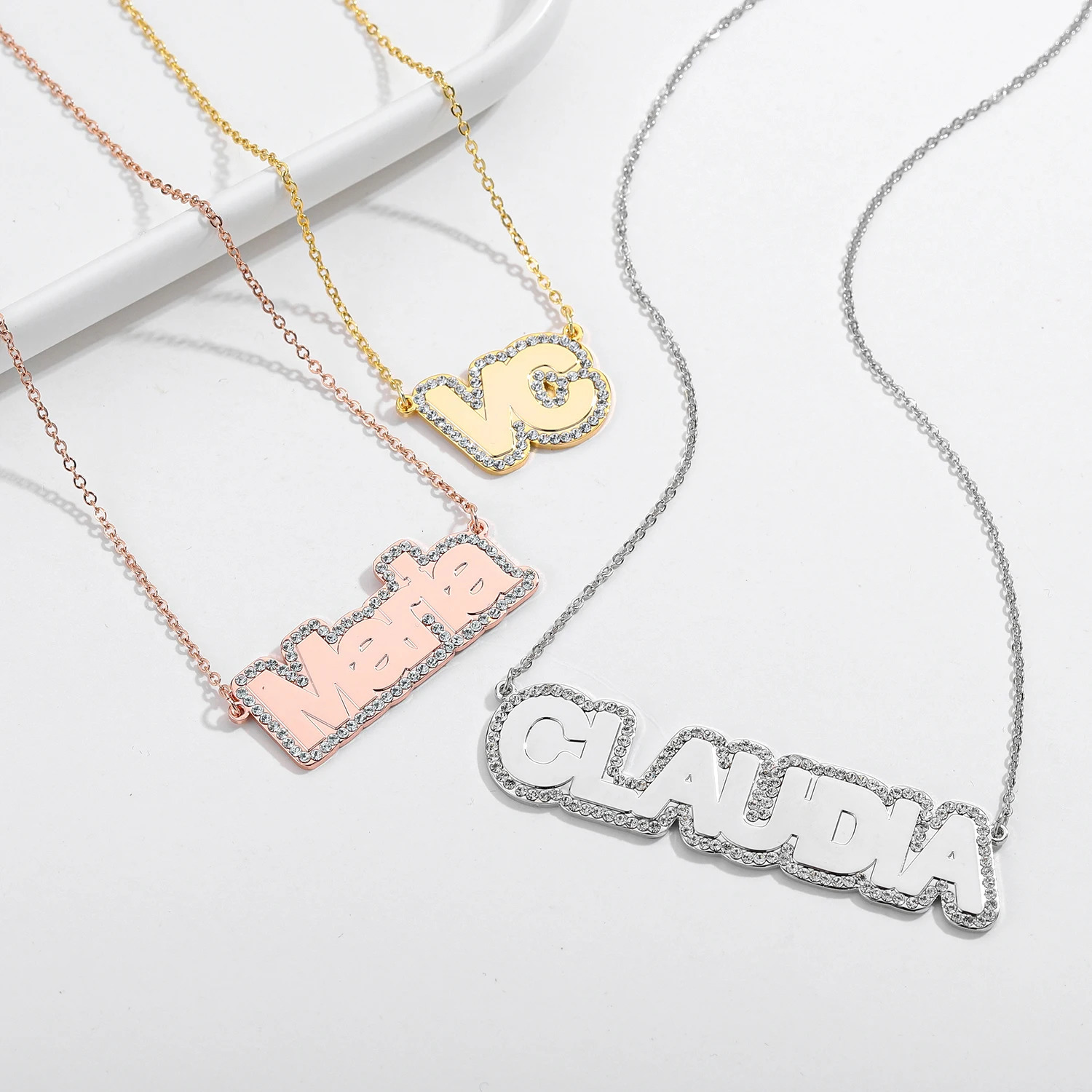 Custom Bubble Name Necklace Personalized Rhinestone Names Nameplate Zircon Letters Plated Sparkle Chain Shining Diamond Pendant 240514
