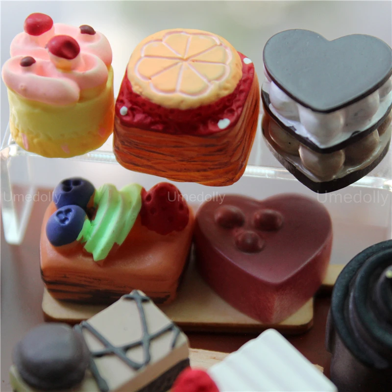1/6 Scale Cute Mini Cake Pretend Play Food Miniature Dollhouse Christmas Dessert for Blyth BJD Doll Kitchen Toy Girl Gift