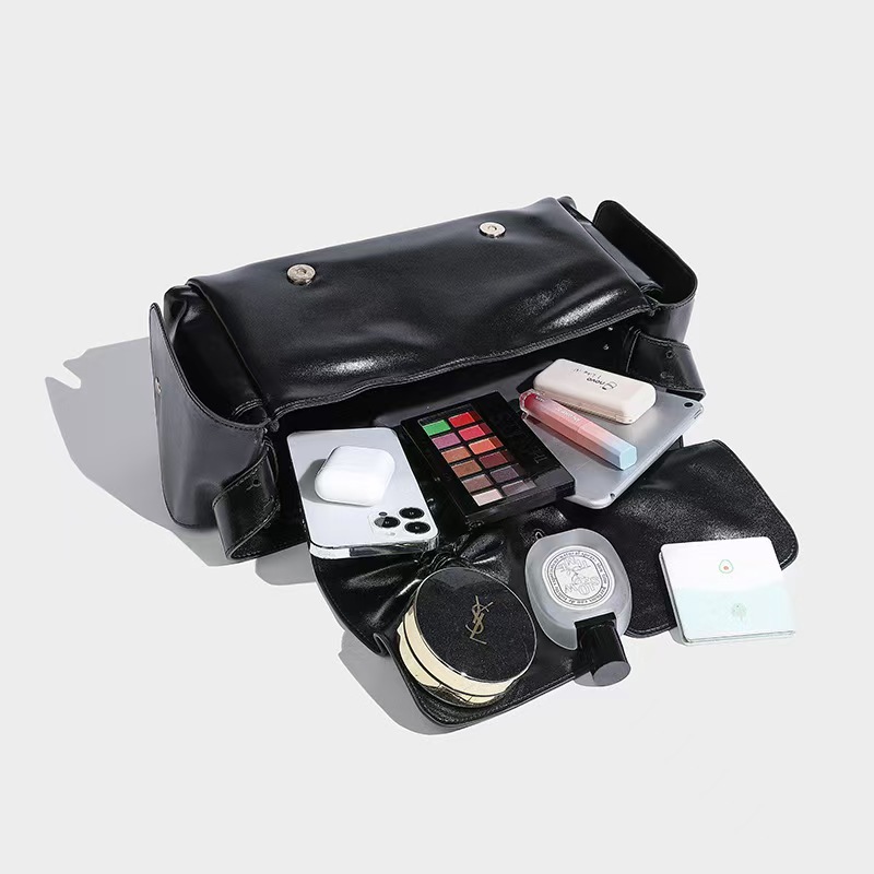 Designer bag niche wasteland style dark and versatile pleated drawstring handbag Y2K carrying women's bag large capacity retro bag
