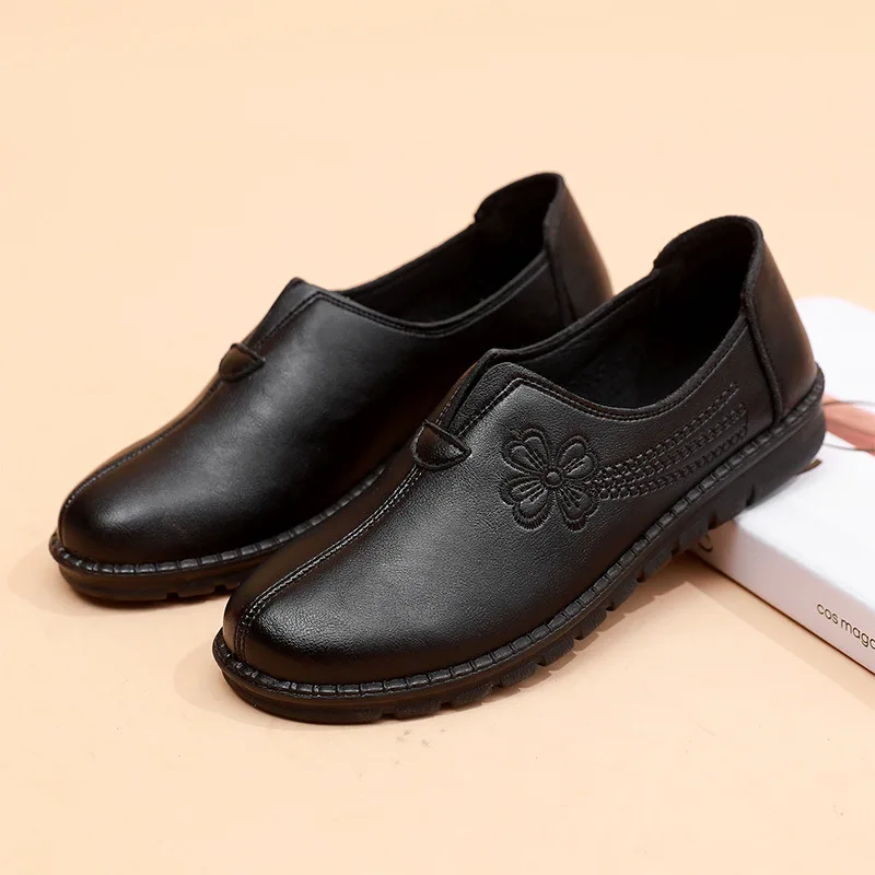 New Arrivals Vintage Leather Shoes Women Floral Print Flats Red Ladies Non-slip Loafers Elderly Comfortable Soft Sole Flat Shoes