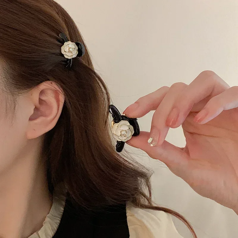 Lovely Small Flower Vintage new Hair Claw Clips 2025 for Women Girls Retro Hairpin Headband for Hair Accessories Headwear Ornament