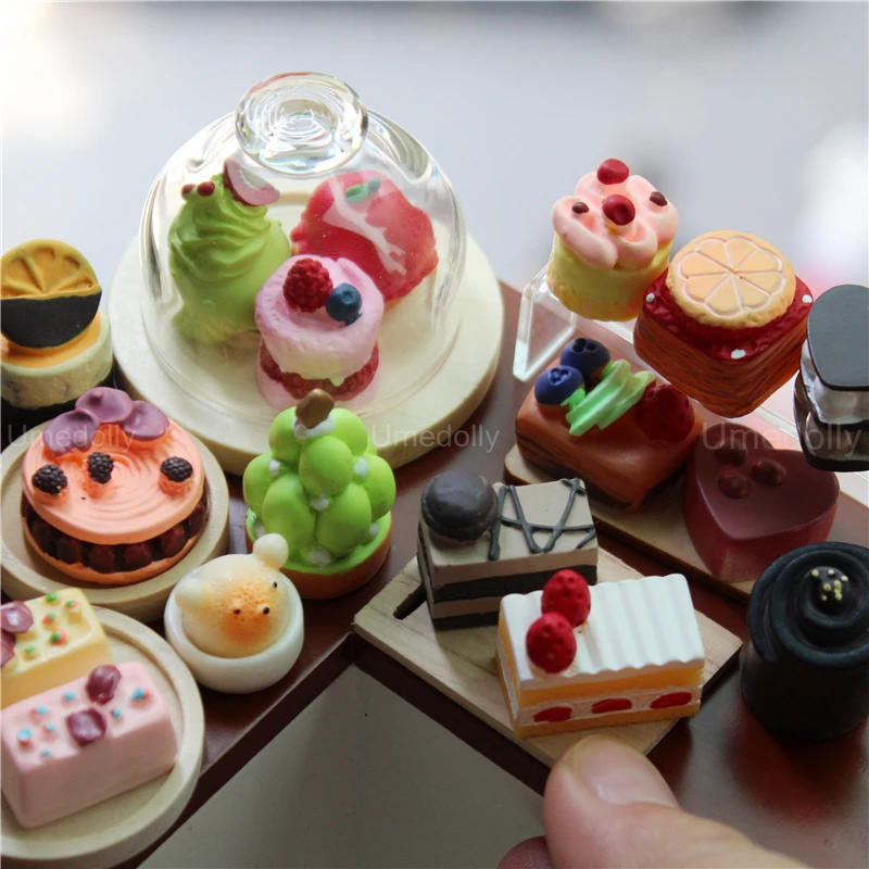 1/6 Scale Cute Mini Cake Pretend Play Food Miniature Dollhouse Christmas Dessert for Blyth BJD Doll Kitchen Toy Girl Gift