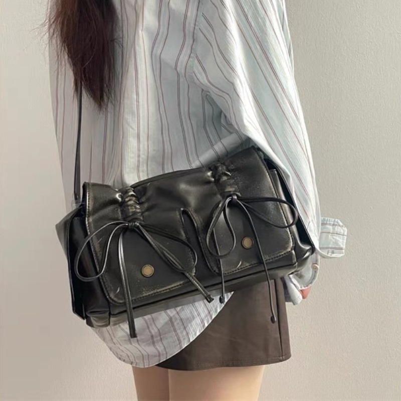 Designer bag niche wasteland style dark and versatile pleated drawstring handbag Y2K carrying women's bag large capacity retro bag