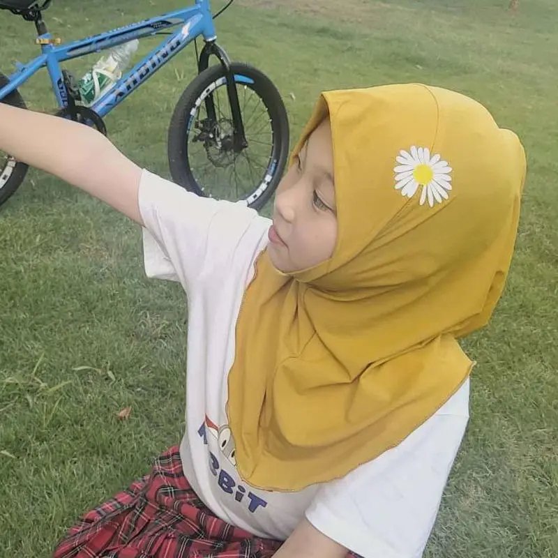 Muslim Girls new Kids Hijab Scarf High quality Islamic Daisy Print Shawls Soft and Stretch for 2 to 7 2025 years old Girls Children Hijab