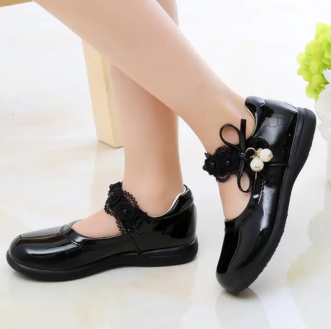 Girls leather shoes childrens wedding dresses princess dance shoes childrens summer bows black student sandals Korean fashion 240516
