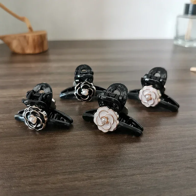 Lovely Small Flower Vintage new Hair Claw Clips 2025 for Women Girls Retro Hairpin Headband for Hair Accessories Headwear Ornament