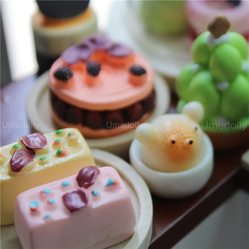 1/6 Scale Cute Mini Cake Pretend Play Food Miniature Dollhouse Christmas Dessert for Blyth BJD Doll Kitchen Toy Girl Gift