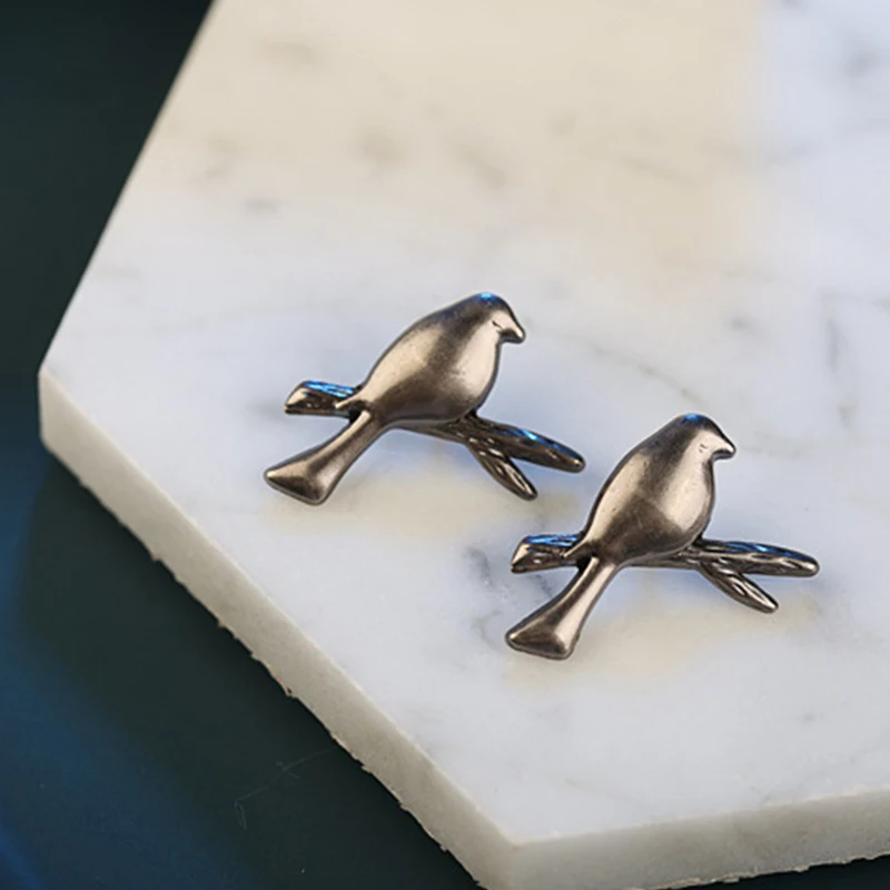 Vintage Alloy Animal Brooch For 2025 Men Enamel Flower Bronze Bird Bee Insect Brooches Shirt Collar Pins Clothing new Jewelry Decoration