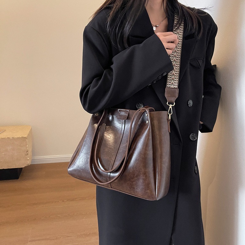 Fashionable tote bag with neutral coffee color and multifunctional PU leather shopping bag, large capacity crossbody handbag, business retro bag