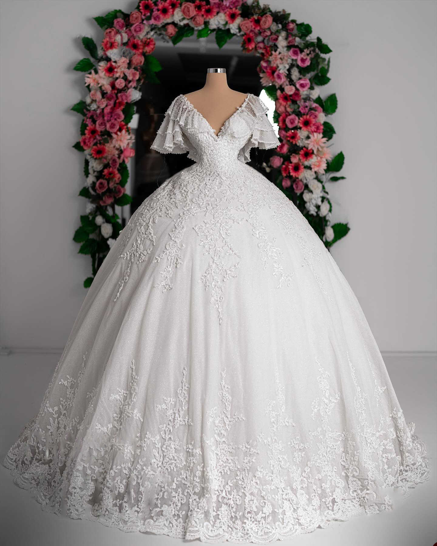 Arabic Vintage Ball Gown Wedding Dresses Lace Appliqued Short Sleeve Bridal Gowns for Wedding Ceremony Plus Size vestido de novia