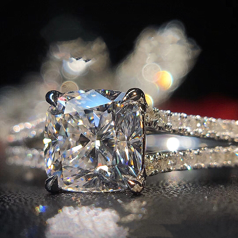 Sterg Sier Wedding Ring: Classic Elegance with Cubic Zirconia