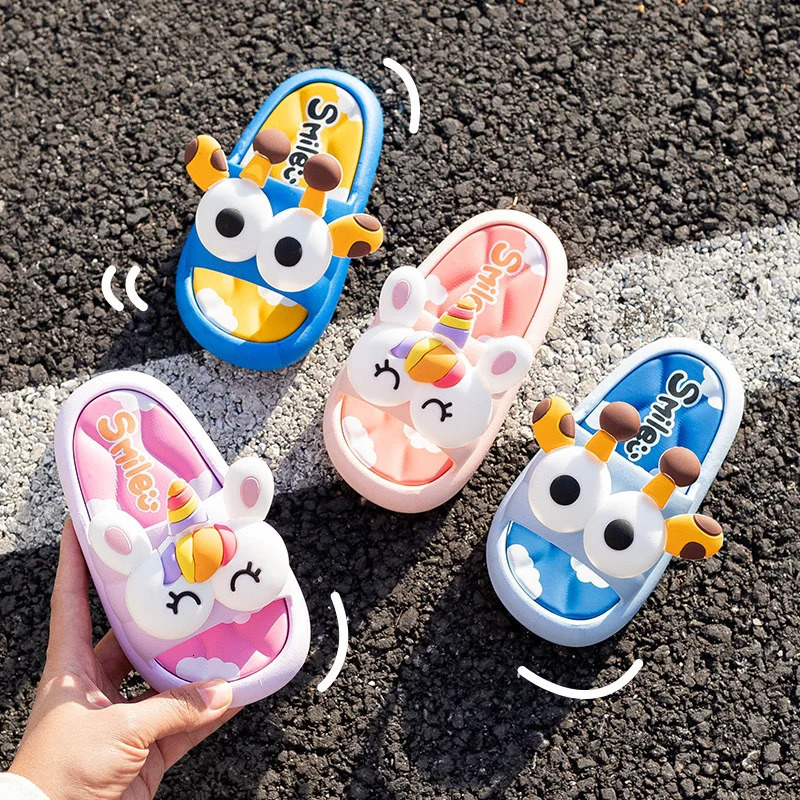 Cartoon Childrens Slippers Nonslip Big Eyes Giraffe Boys and Girls Home Thick Bottom Soft Bottom Wear Outdoor Slippers 240507