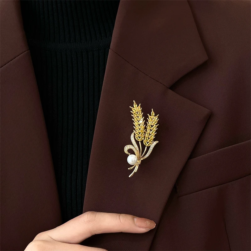 Exquisite Rhinestones Wheat Metal Golden Brooch for Women Suit Sweater Luxury Stylish Lapel Pins Jewelry Accessories Couple Gift