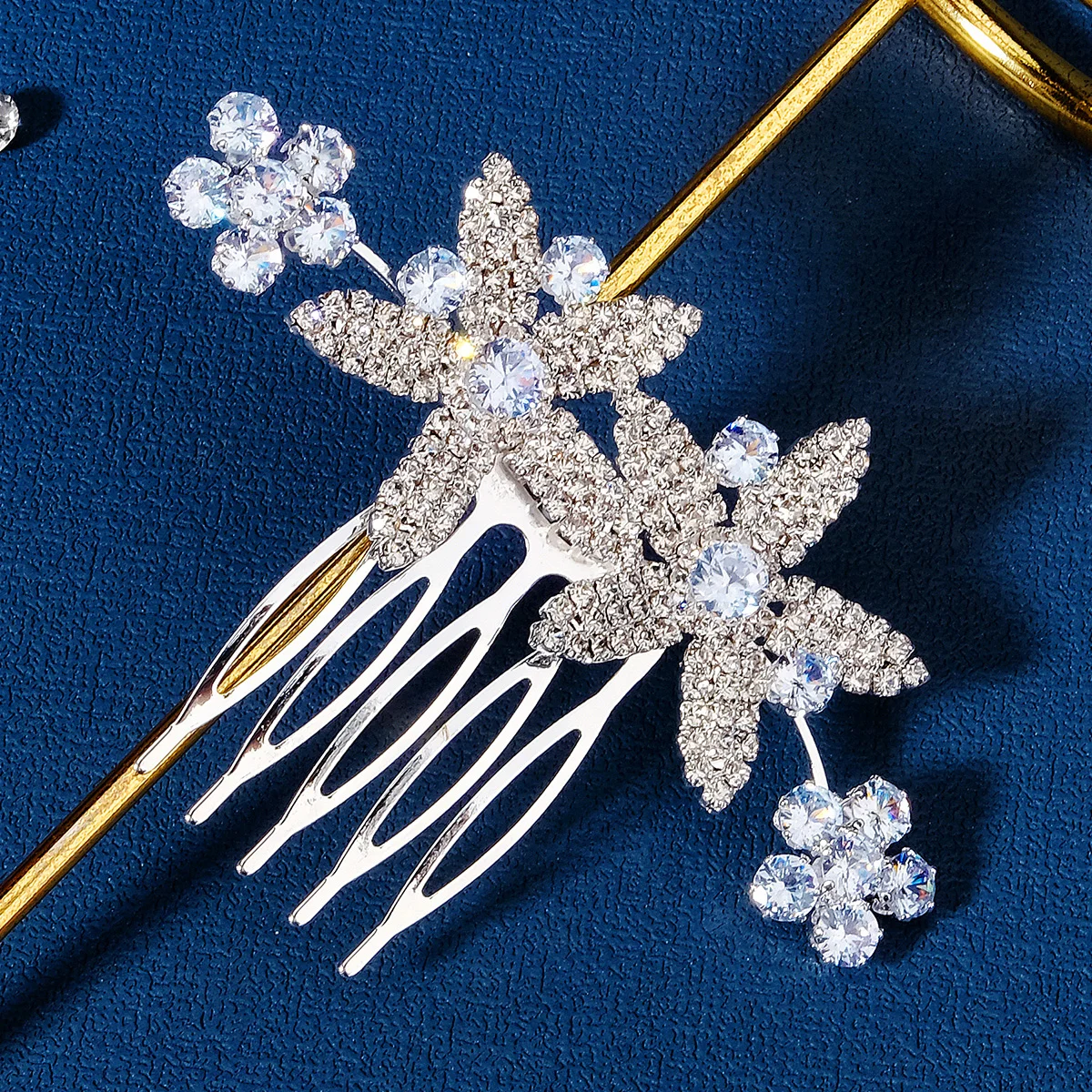 Luxury Wedding Hair Comb Big Crystal Flower Cubic Zirconia Bridal Hair Comb Pin Accessories Jewellery Elegant Women