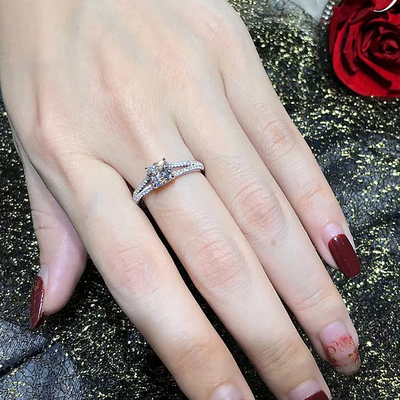 Sterg Sier Wedding Ring: Classic Elegance with Cubic Zirconia