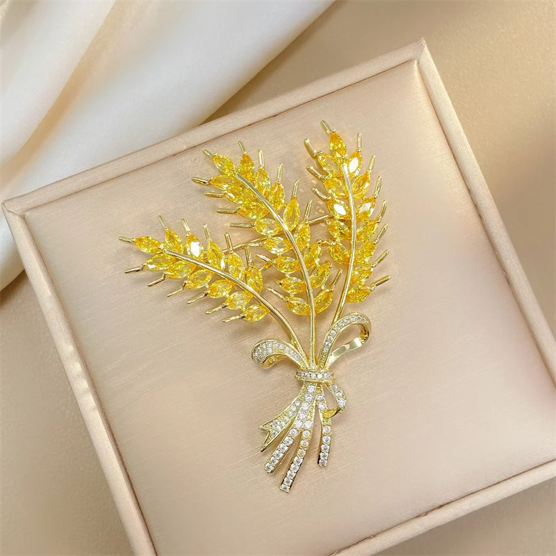 Exquisite Rhinestones Wheat Metal Golden Brooch for Women Suit Sweater Luxury Stylish Lapel Pins Jewelry Accessories Couple Gift