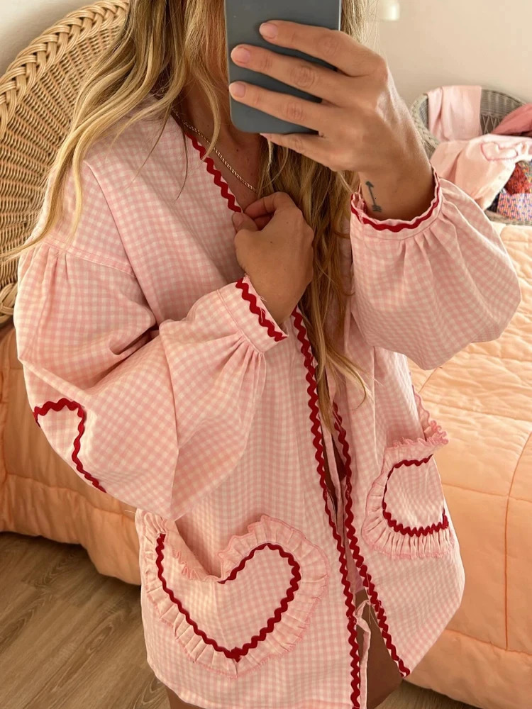Sweet Plaid Print Shirts Women Fashion V-neck Hollow Out Lace Up Lady Top Spring Summer Love Pocket Female Street Shirt 240514